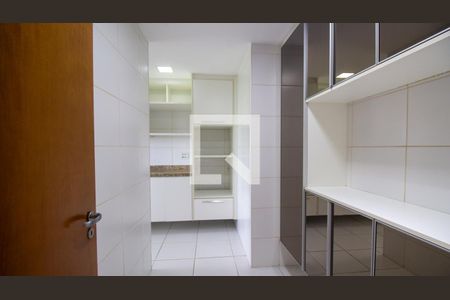 Apartamento para alugar com 113m², 5 quartos e 2 vagas Apartamento para alugar com 113m², 5 quartos e 2 vagasCozinha e Área de Serviço
