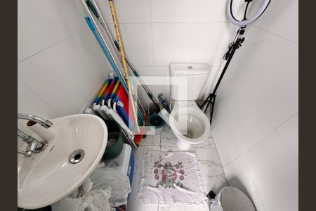 Apartamento à venda com 86m², 2 quartos e 1 vaga Apartamento à venda com 86m², 2 quartos e 1 vagaBanheiro de Serviço