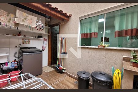 Casa à venda com 110m², 3 quartos e 2 vagasArea de serviço