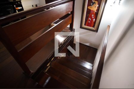 Escada de casa para alugar com 5 quartos, 399m² em Santa Rosa, Belo Horizonte