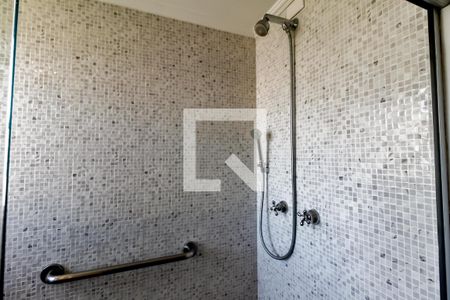 Apartamento à venda com 220m², 3 quartos e 2 vagas Apartamento à venda com 220m², 3 quartos e 2 vagasBanheiro da Suíte