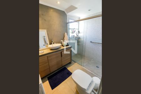 Apartamento à venda com 220m², 3 quartos e 2 vagas Apartamento à venda com 220m², 3 quartos e 2 vagasBanheiro da Suíte