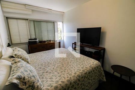 Apartamento à venda com 220m², 3 quartos e 2 vagas Apartamento à venda com 220m², 3 quartos e 2 vagasSuíte