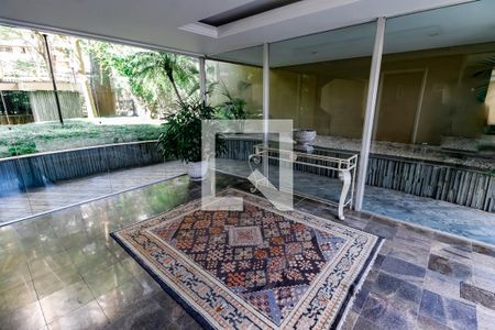 Apartamento à venda com 220m², 3 quartos e 2 vagas Apartamento à venda com 220m², 3 quartos e 2 vagasHall de entrada