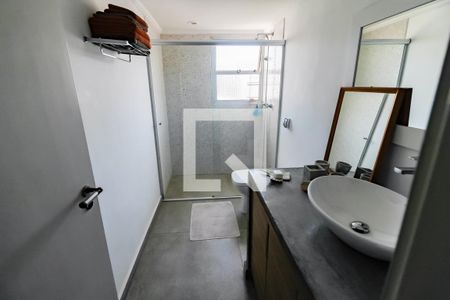 Apartamento à venda com 220m², 3 quartos e 2 vagas Apartamento à venda com 220m², 3 quartos e 2 vagasBanheiro Corredor