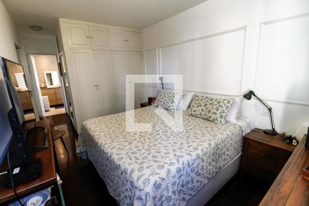 Apartamento à venda com 220m², 3 quartos e 2 vagas Apartamento à venda com 220m², 3 quartos e 2 vagasSuíte