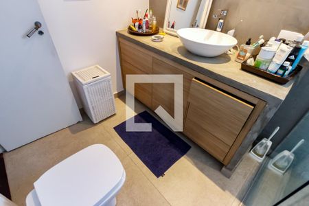 Apartamento à venda com 220m², 3 quartos e 2 vagas Apartamento à venda com 220m², 3 quartos e 2 vagasBanheiro da Suíte
