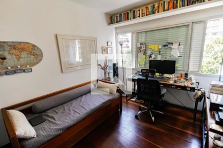 Apartamento à venda com 220m², 3 quartos e 2 vagas Apartamento à venda com 220m², 3 quartos e 2 vagasQuarto 1