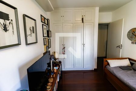 Apartamento à venda com 220m², 3 quartos e 2 vagas Apartamento à venda com 220m², 3 quartos e 2 vagasQuarto 1 - Armários