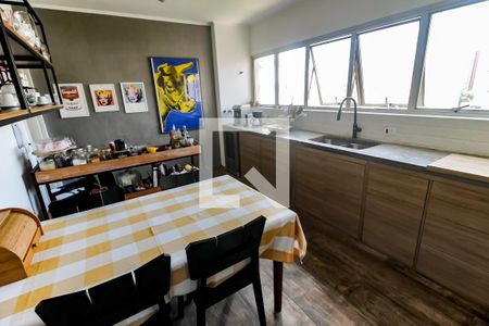 Apartamento à venda com 220m², 3 quartos e 2 vagas Apartamento à venda com 220m², 3 quartos e 2 vagasCozinha - Armários