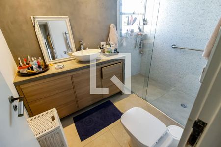 Apartamento à venda com 220m², 3 quartos e 2 vagas Apartamento à venda com 220m², 3 quartos e 2 vagasBanheiro da Suíte