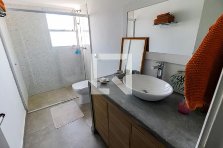 Apartamento à venda com 220m², 3 quartos e 2 vagas Apartamento à venda com 220m², 3 quartos e 2 vagasBanheiro Corredor