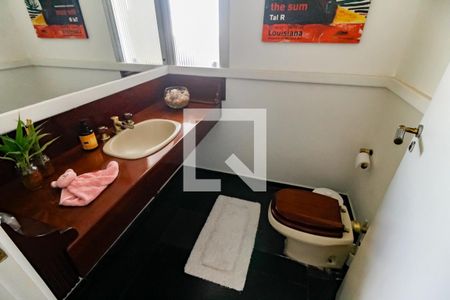 Apartamento à venda com 220m², 3 quartos e 2 vagas Apartamento à venda com 220m², 3 quartos e 2 vagasLavabo