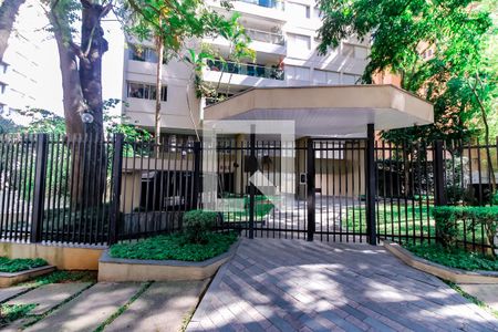 Apartamento à venda com 220m², 3 quartos e 2 vagas Apartamento à venda com 220m², 3 quartos e 2 vagasFachada e portaria