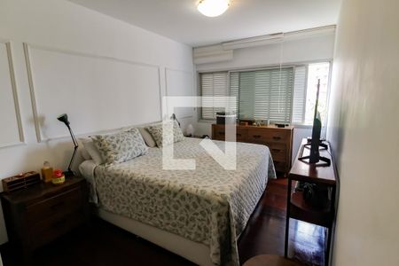 Apartamento à venda com 220m², 3 quartos e 2 vagas Apartamento à venda com 220m², 3 quartos e 2 vagasSuíte
