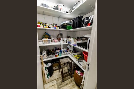 Apartamento à venda com 220m², 3 quartos e 2 vagas Apartamento à venda com 220m², 3 quartos e 2 vagasDespensa