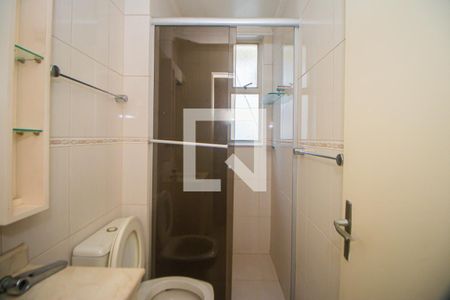 Banheiro de kitnet/studio para alugar com 1 quarto, 42m² em Independência, Porto Alegre