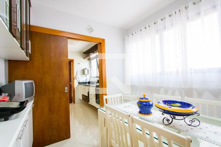 Apartamento à venda com 170m², 3 quartos e 2 vagasCopa