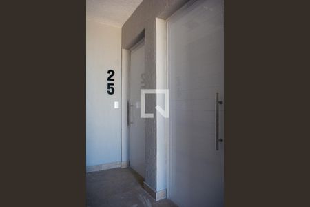 Porta do apartamento de apartamento para alugar com 1 quarto, 30m² em Vila Nova, Porto Alegre