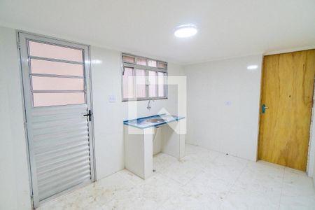 Cozinha de casa para alugar com 1 quarto, 80m² em Vila Guarani (z Sul), São Paulo
