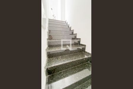 Apartamento à venda com 120m², 2 quartos e 1 vagaEscada