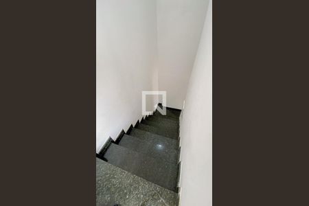 Apartamento à venda com 120m², 2 quartos e 1 vagaEscada