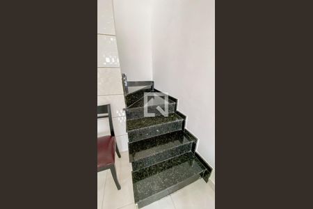 Apartamento à venda com 120m², 2 quartos e 1 vagaEscada