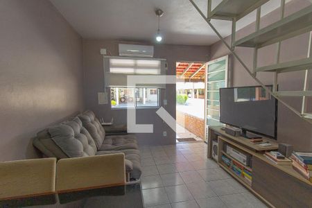 Sala de casa de condomínio à venda com 2 quartos, 45m² em Rio Branco, Canoas