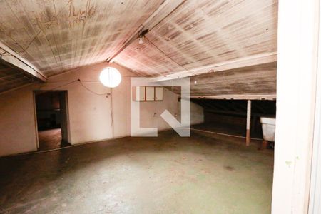 Casa à venda com 364m², 5 quartos e 2 vagasSótão