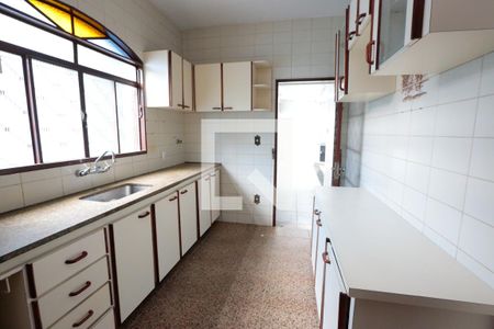 Casa à venda com 364m², 5 quartos e 2 vagasCozinha
