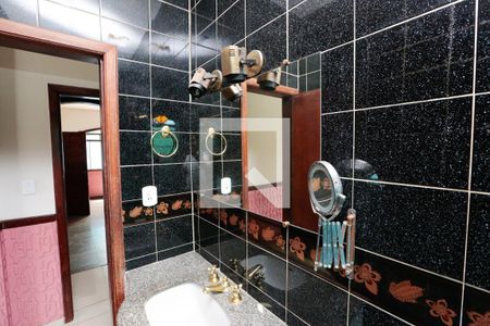 Casa à venda com 364m², 5 quartos e 2 vagasBanheiro da Suíte