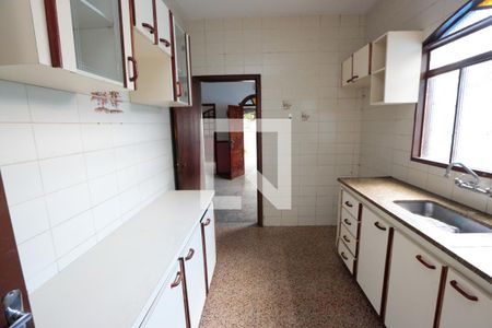 Casa à venda com 364m², 5 quartos e 2 vagasCozinha