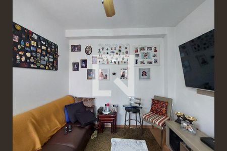 Sala de TV de casa de condomínio à venda com 3 quartos, 240m² em Jardim Consorcio, São Paulo