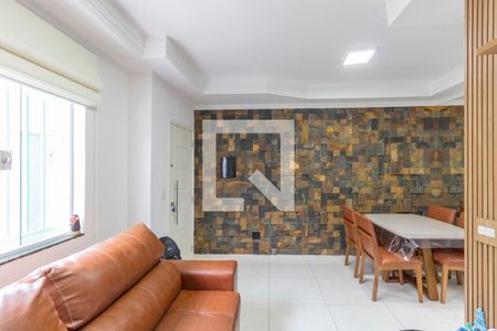Sala  de casa de condomínio para alugar com 2 quartos, 110m² em Vila Talarico, São Paulo
