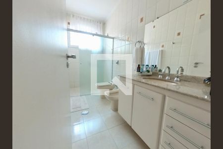 Casa à venda com 350m², 5 quartos e 5 vagasBanheiro Social