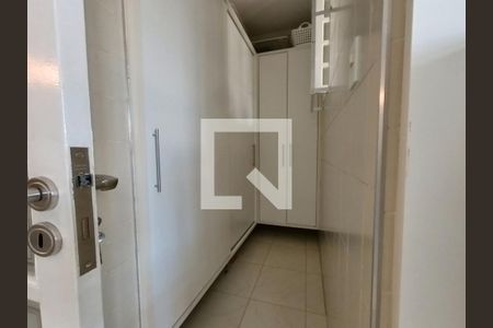 Casa à venda com 350m², 5 quartos e 5 vagasCozinha - Dispensa