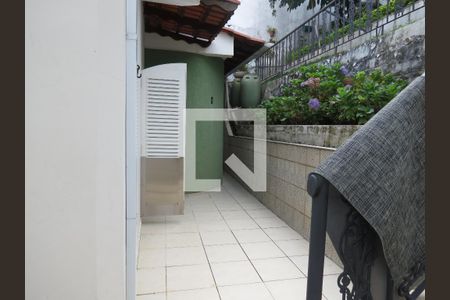 Casa à venda com 350m², 5 quartos e 5 vagasCorredor dos Fundos