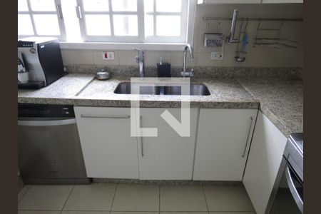 Casa à venda com 350m², 5 quartos e 5 vagasCozinha - Pia e Gabinete