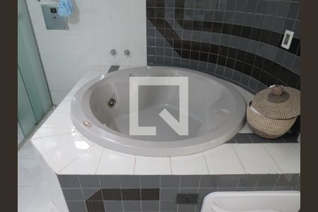 Casa à venda com 350m², 5 quartos e 5 vagasBanheiro Quarto 1