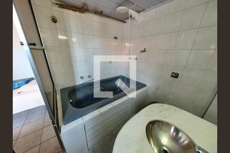 Casa à venda com 350m², 5 quartos e 5 vagasQuarto 2 - Banheira