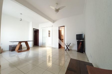 Casa à venda com 258m², 4 quartos e 3 vagas Casa à venda com 258m², 4 quartos e 3 vagasSala