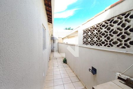 Casa à venda com 258m², 4 quartos e 3 vagas Casa à venda com 258m², 4 quartos e 3 vagasCorredor da Cozinha
