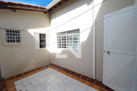 Casa à venda com 258m², 4 quartos e 3 vagas Casa à venda com 258m², 4 quartos e 3 vagasQuintal