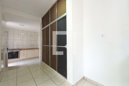 Casa à venda com 258m², 4 quartos e 3 vagas Casa à venda com 258m², 4 quartos e 3 vagasCozinha