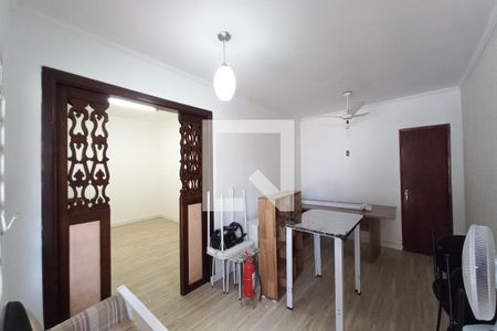 Casa à venda com 258m², 4 quartos e 3 vagas Casa à venda com 258m², 4 quartos e 3 vagasEscritório