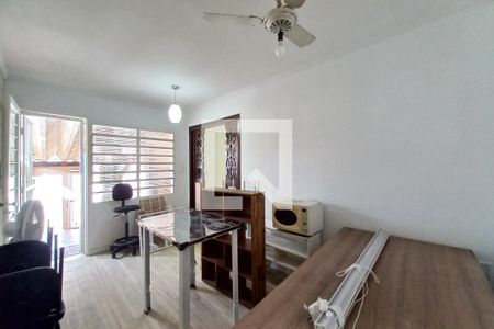 Casa à venda com 258m², 4 quartos e 3 vagas Casa à venda com 258m², 4 quartos e 3 vagasEscritório