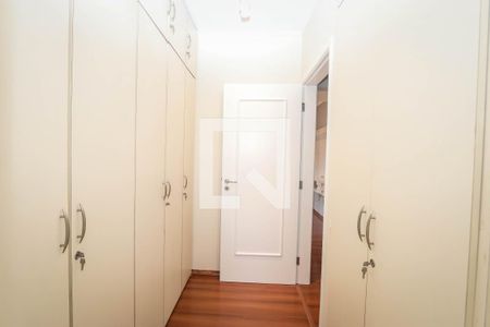 Closet da suíte de apartamento para alugar com 3 quartos, 140m² em Jardim Paulista, São Paulo