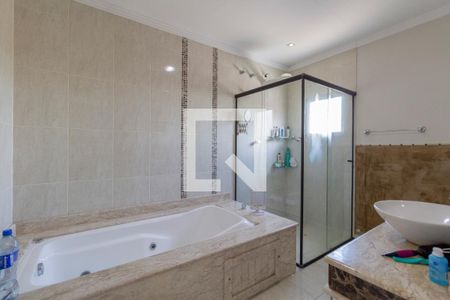 Casa à venda com 230m², 4 quartos e 2 vagasBanheiro Suíte 