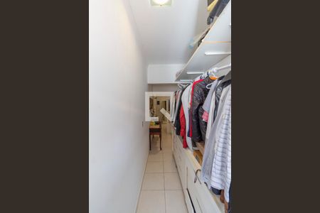 Casa à venda com 230m², 4 quartos e 2 vagasCloset 