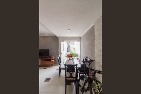 Sala de casa à venda com 4 quartos, 230m² em Vila Carmosina, São Paulo